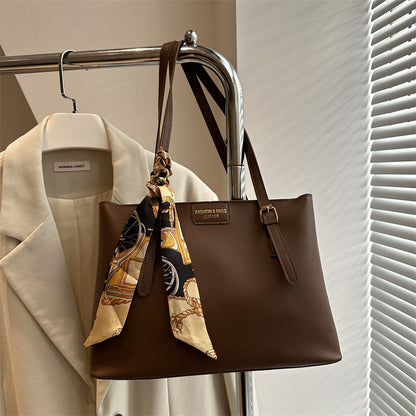 Elegante Kunstleder Tote Bag mit Schal-Detail