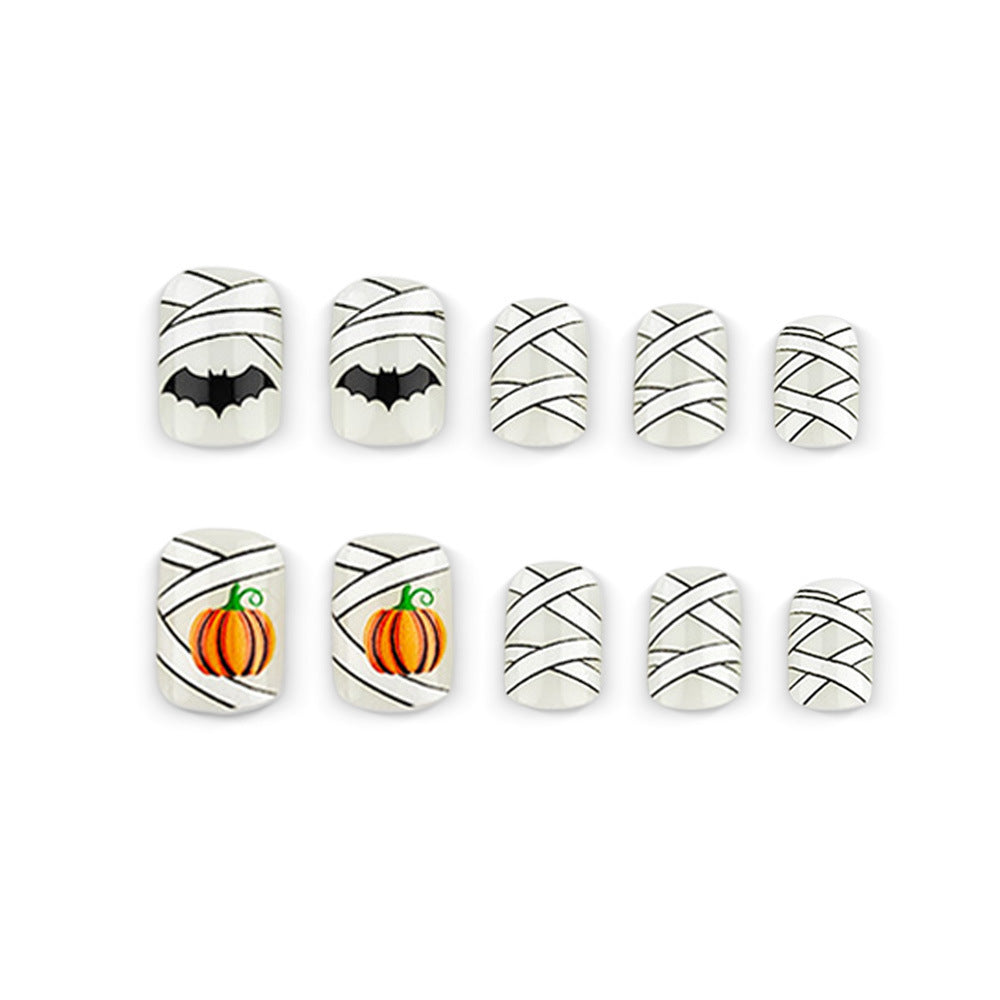 Kreative Halloween Nagelkunst mit Kürbis- und Fledermausdesign Brehn
