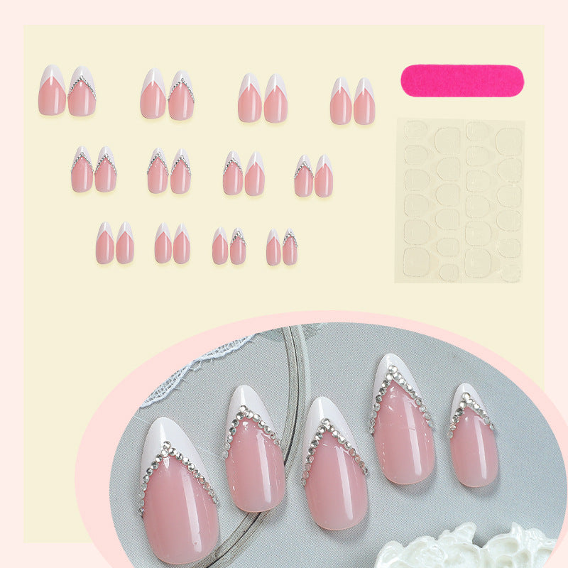 Elegante spitze Press-On Nägel mit Strassakzenten Brehn