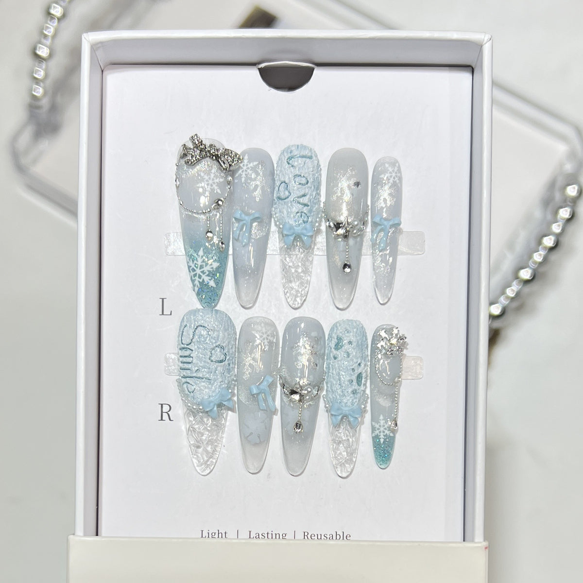 Dekorative mit Strass verzierten Stiletto-Nägel Brehn