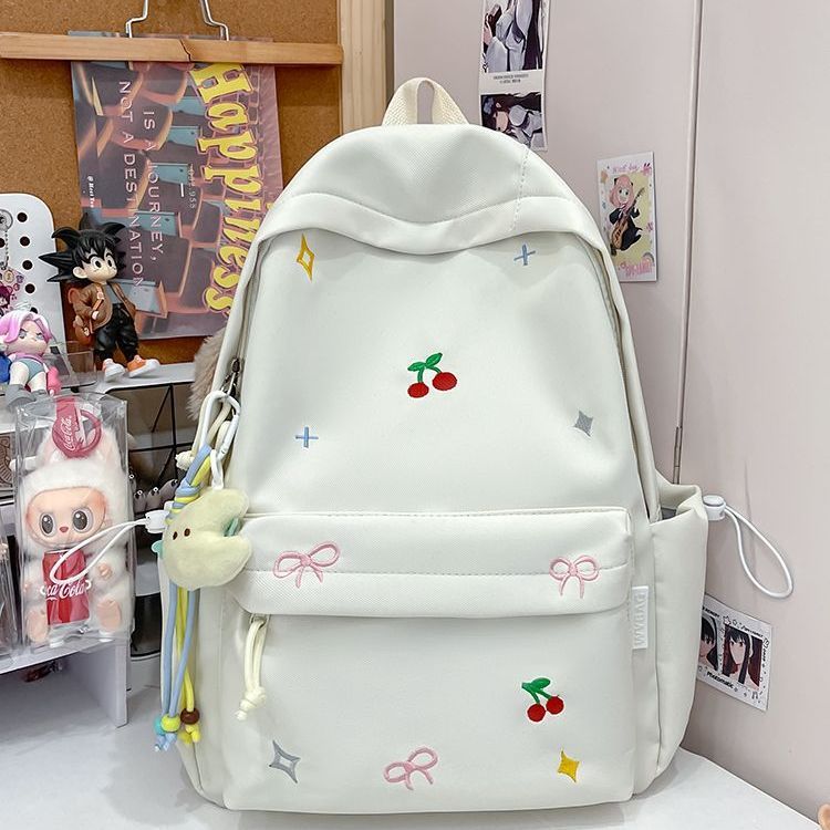 Verspielter Rucksack mit Stickereien Brehn