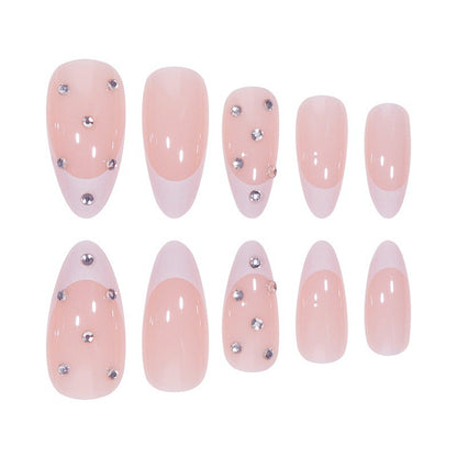 Elegante Kunstnagelspitzen im glamourösen French Design Brehn