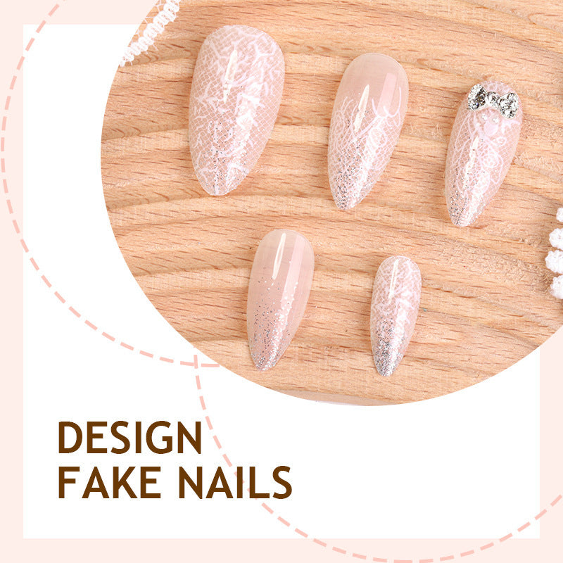 Elegantes Kunstnagelset mit Glitzerakzenten Brehn