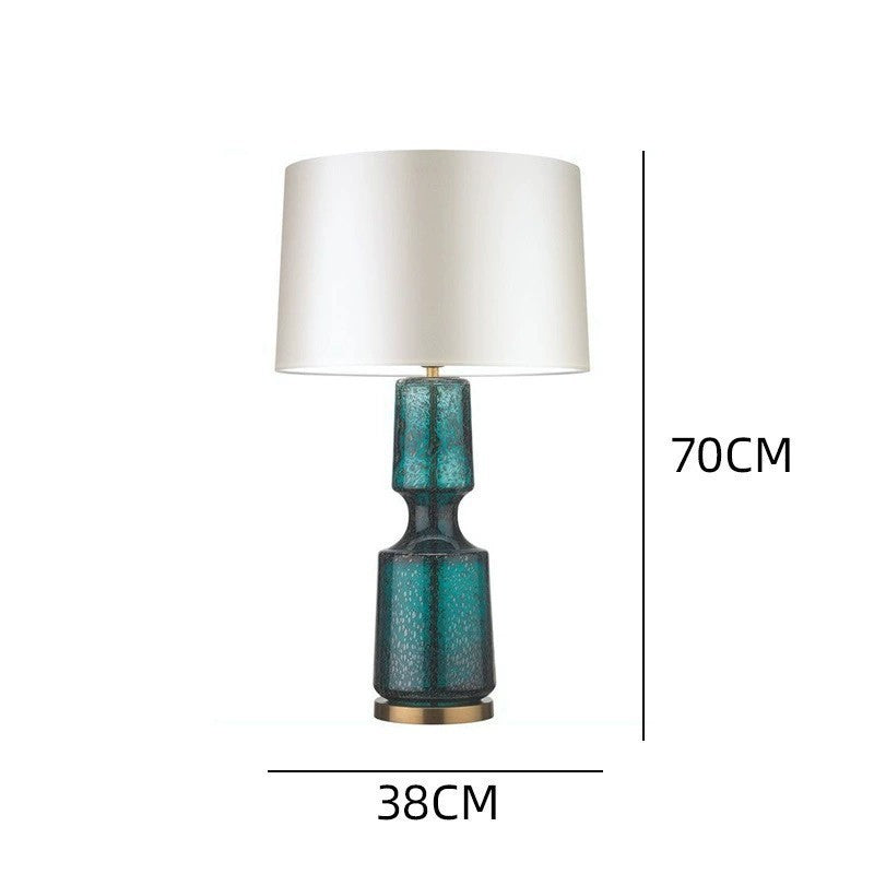 Stilvolle Glastischlampe mit elegantem schwarz Schirm