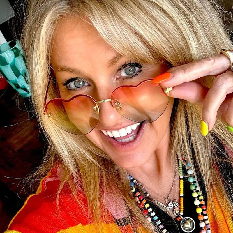 Damen Herzförmige Sonnenbrille mit verspiegelten Gläsern und modischem Metallrahmen Brehn