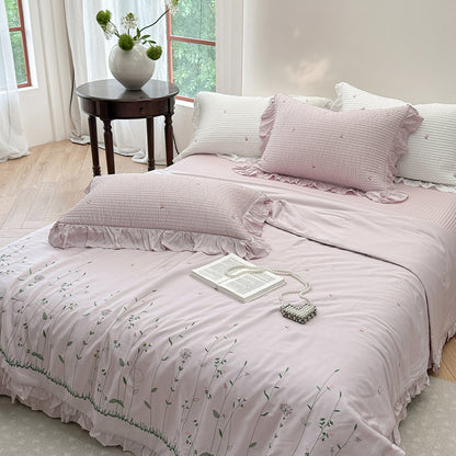 Gestepptes Rüsch-Bettbezug-Set mit floral bedruckten Baumwollsatin-Kissenbezügen