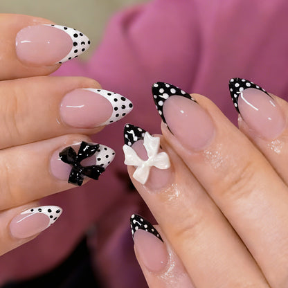 Kunstnagelset mit verspieltem Schleifendesign Brehn