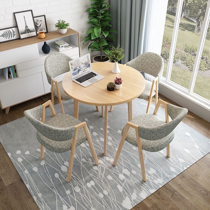 Esszimmerstuhl mit ergonomischer Polsterung und modernem Design Brehn