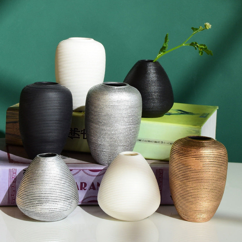 Minimalistische dekorative Keramikvase