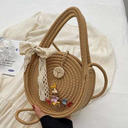Handgefertigte Blumenakzent-Strohtasche