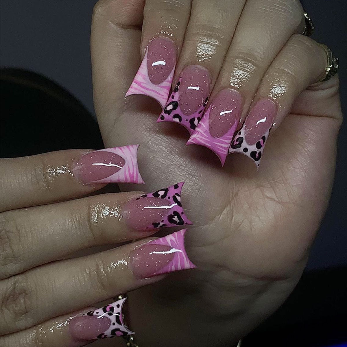 Künstlerische Leopardendruck Stiletto Nagelverlängerungen Brehn