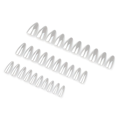 Kunstvolle Stiletto-Nägel mit eleganten Glanz-Details Brehn