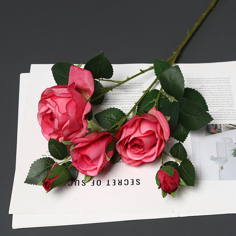 Weiches Seidenrosenarrangement