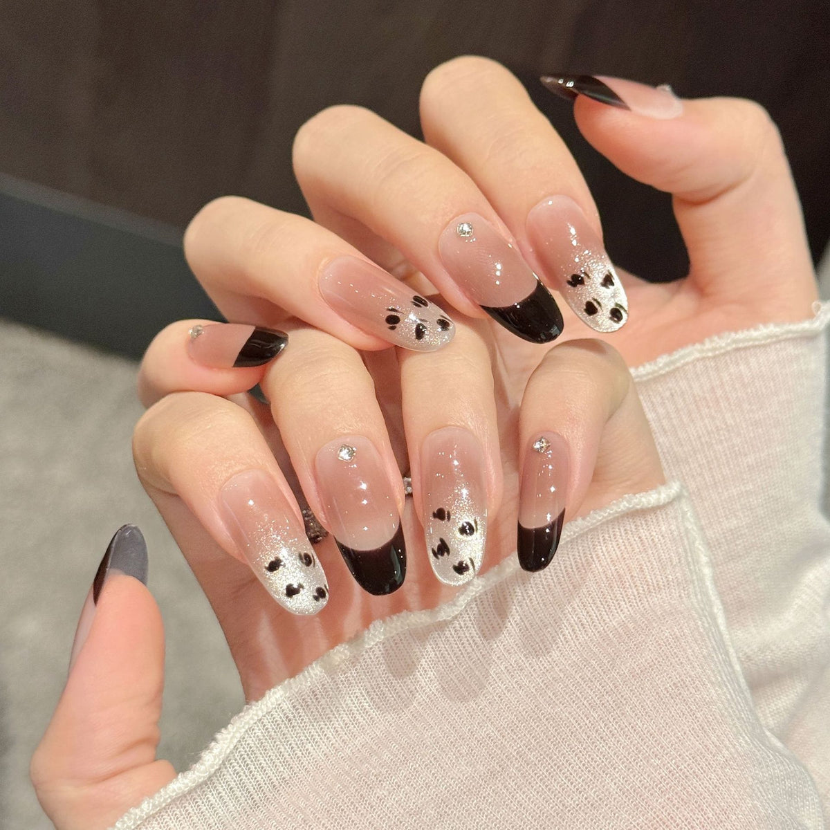 Künstlerische Press-On Nägel mit Panda-Design