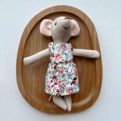 Handgemachte Leinenmaus Puppe mit abnehmbarem Karodress