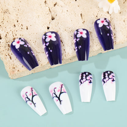 Kunstnagel Set mit floralen Akzenten Brehn