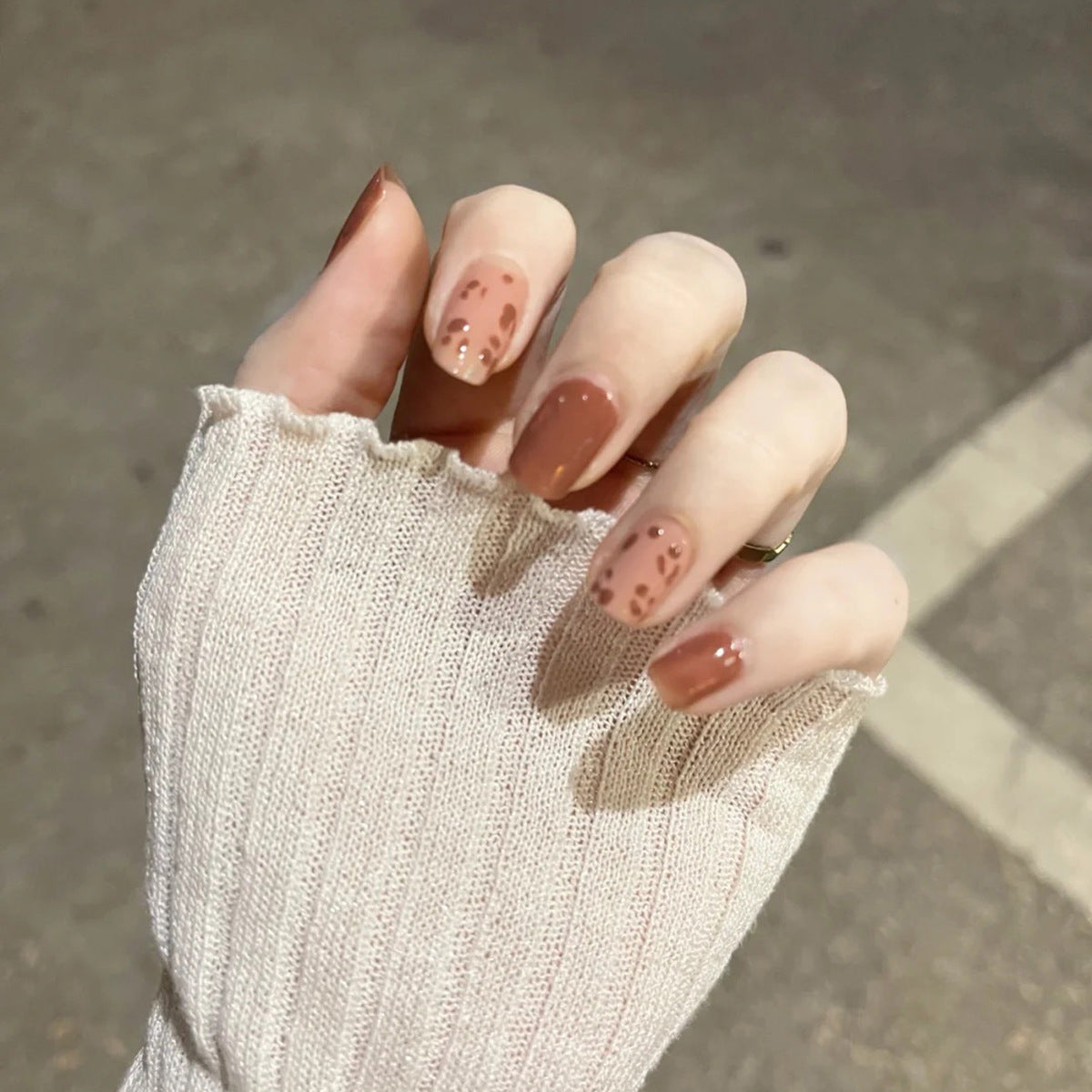 Kunstvolle Nagelkunst im eleganten Design Brehn