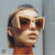 Damen futuristische Sonnenbrille mit markantem Winkelrahmen Brehn