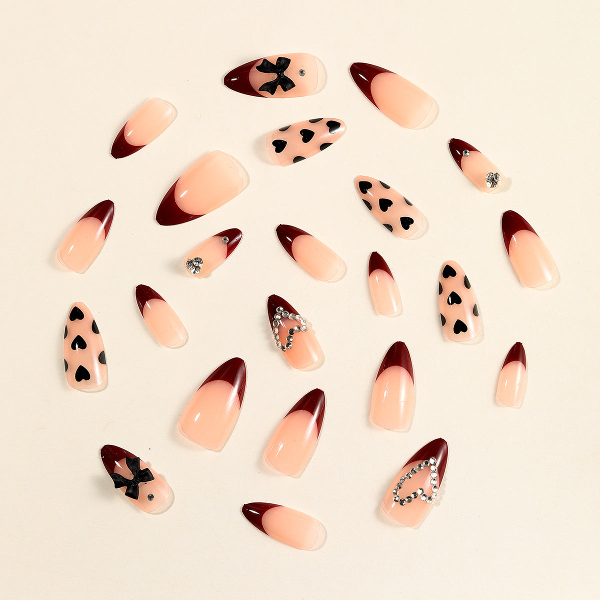 Künstlerische Stiletto-Nagelverlängerungen mit Herz- und Schleifenakzenten Brehn