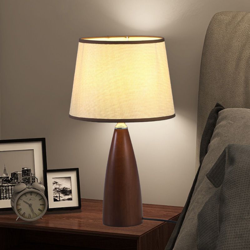 Moderne Tischlampe mit warmem Licht und elegantem Design