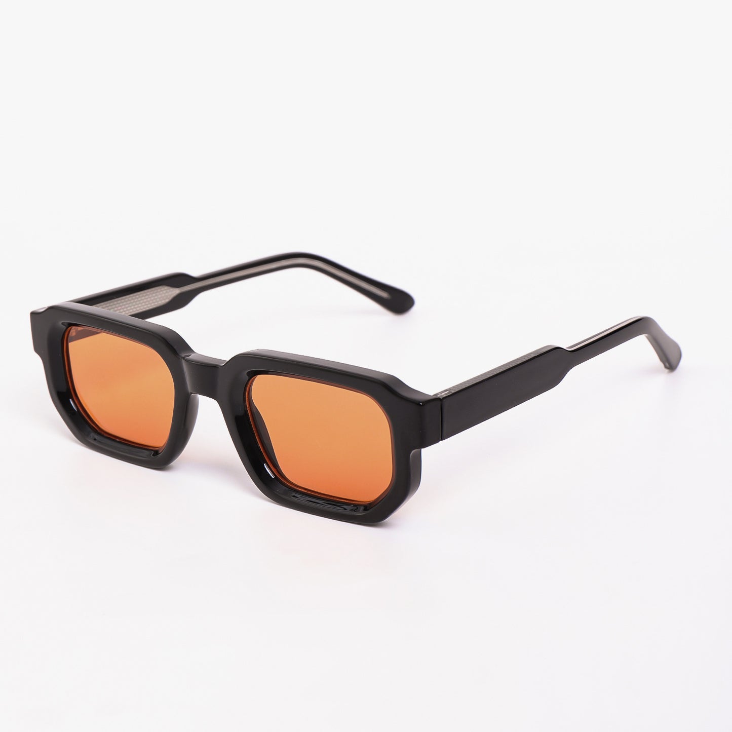Damen Sonnenbrille im futuristischen Design mit glänzendem Rahmen und modischen Gläsern Brehn