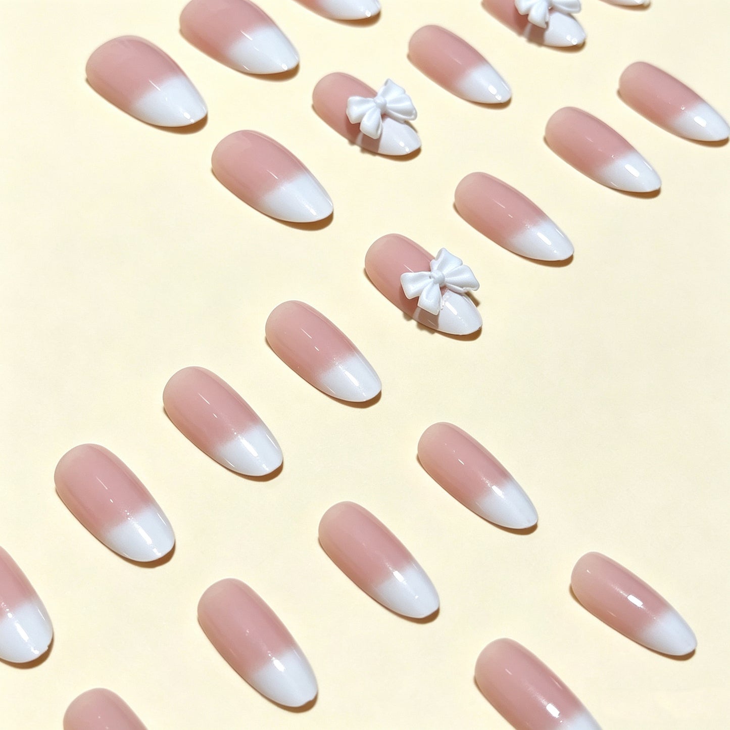 Elegante French Tip Press-On Nagelkollektion Brehn