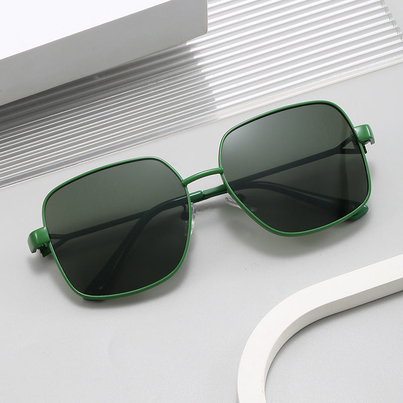 Damen quadratische Sonnenbrille mit modischem und robustem Gestell Brehn