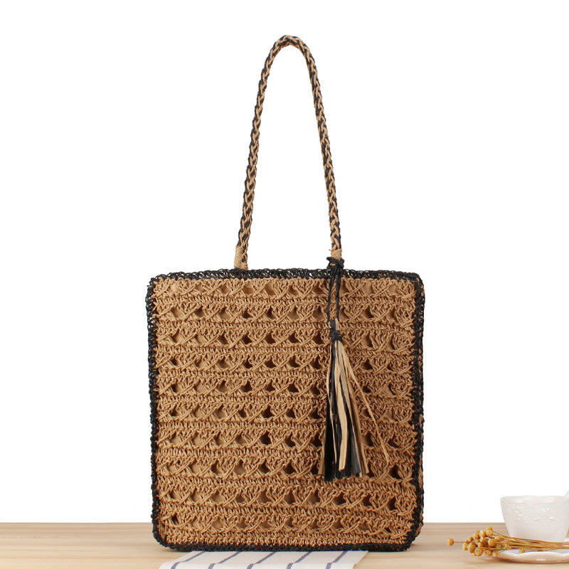 Handtasche Aus Handgewebtem Naturmaterial mit Ansprechendem Quastendetail Brehn