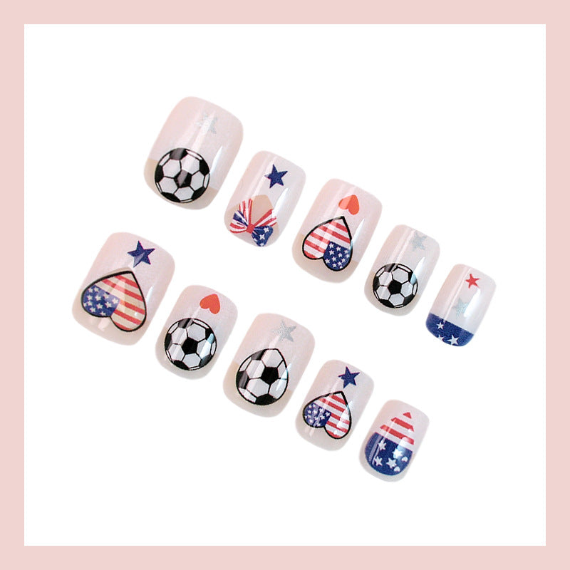 Kunstnagelset mit kreativen Fußball- und Herzmotiven Brehn