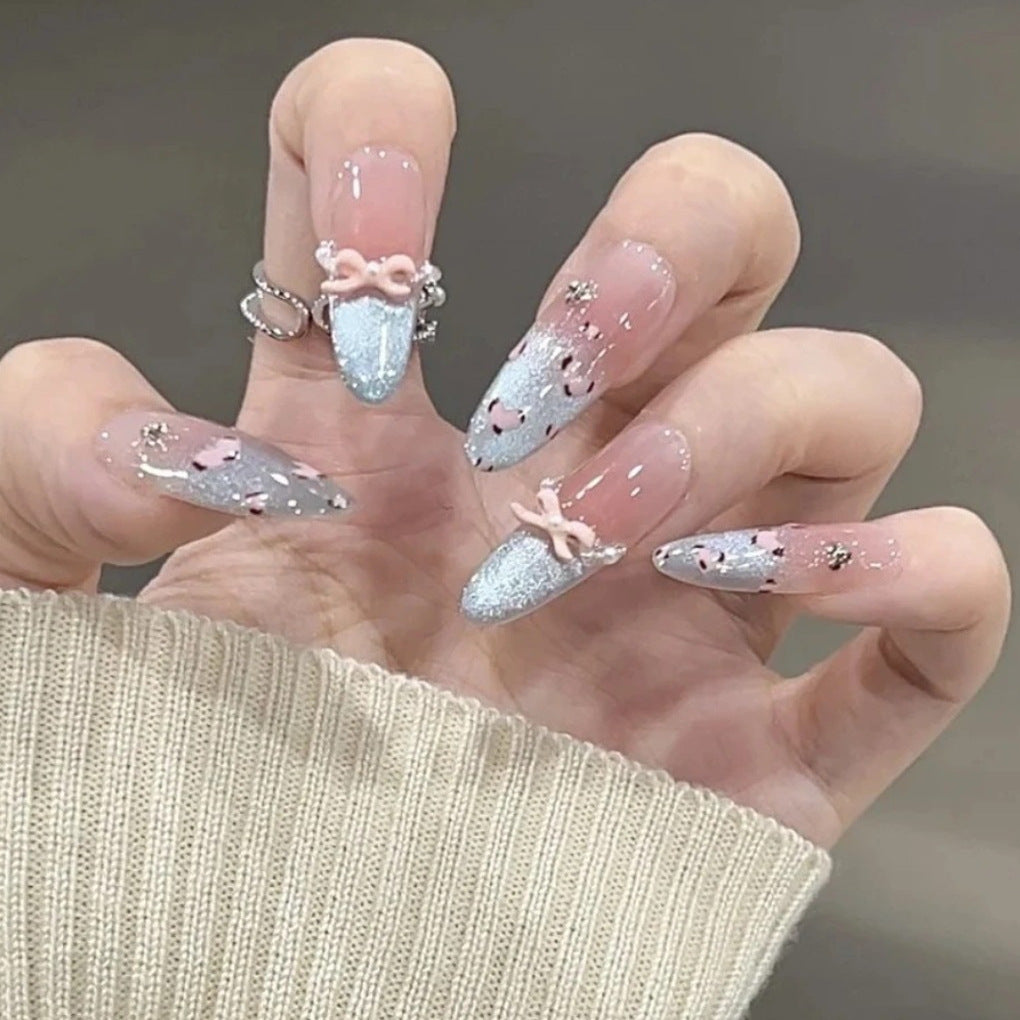 Dekorative Lange Nagelkunst