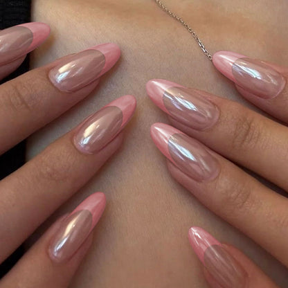 Kunstnagelset mit eleganten spitzen Formen und glänzenden Akzenten Brehn