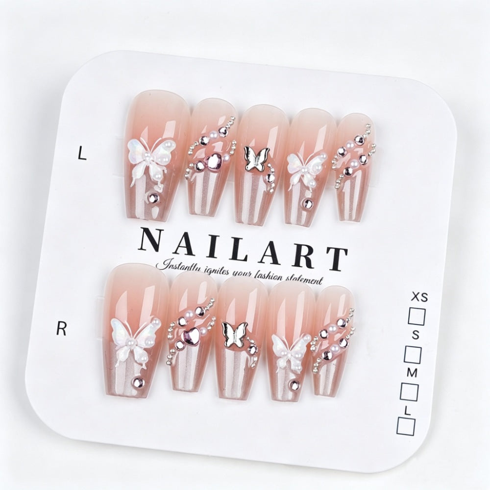 Artistic Nail Design mit floralen Akzenten Brehn