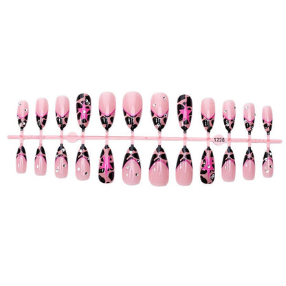 Kunstnagelset mit glamourösen Leoparden-Design und Glitzerelementen Brehn