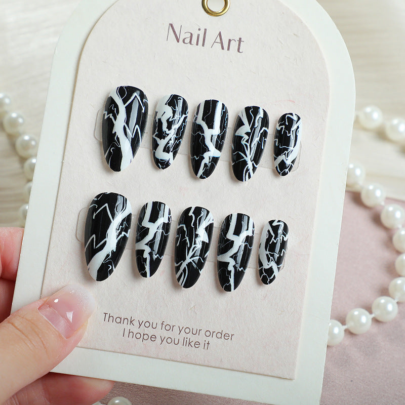 Stylisches Künstlerisches Press-On Nagelkunst Set mit Blitzdesign