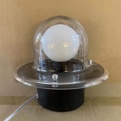 Zeitgenössische Tischlampe mit innovativem Design