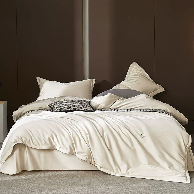 Seidiges Satin Bettbezugset mit Kontrastpaspel und tiefem Rock