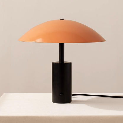 Moderne Minimalistische Tischlampe mit schlankem Design