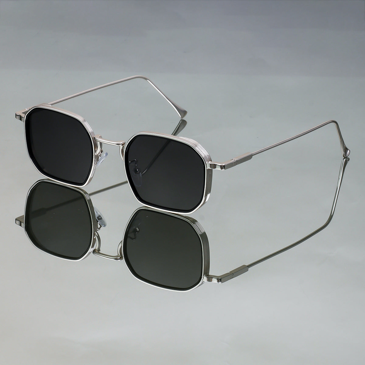 Damen modische Sonnenbrille mit stilvollem, eckigen Rahmen und UV-Schutz Brehn