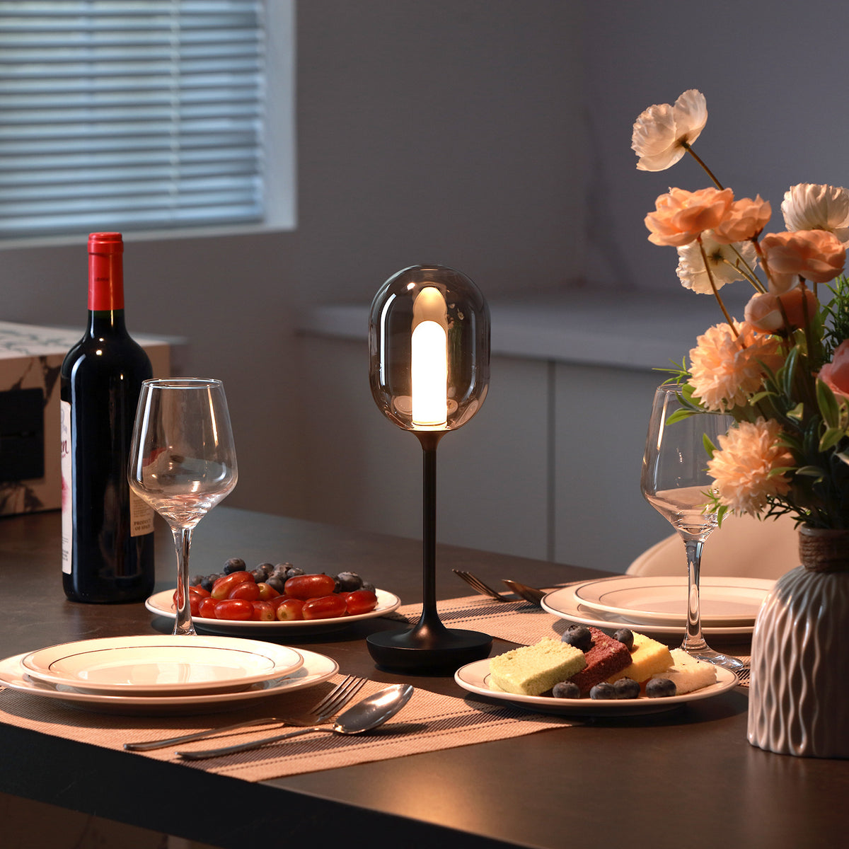 Elegante moderne Lampe für Schlafzimmer und Schreibtischbereiche