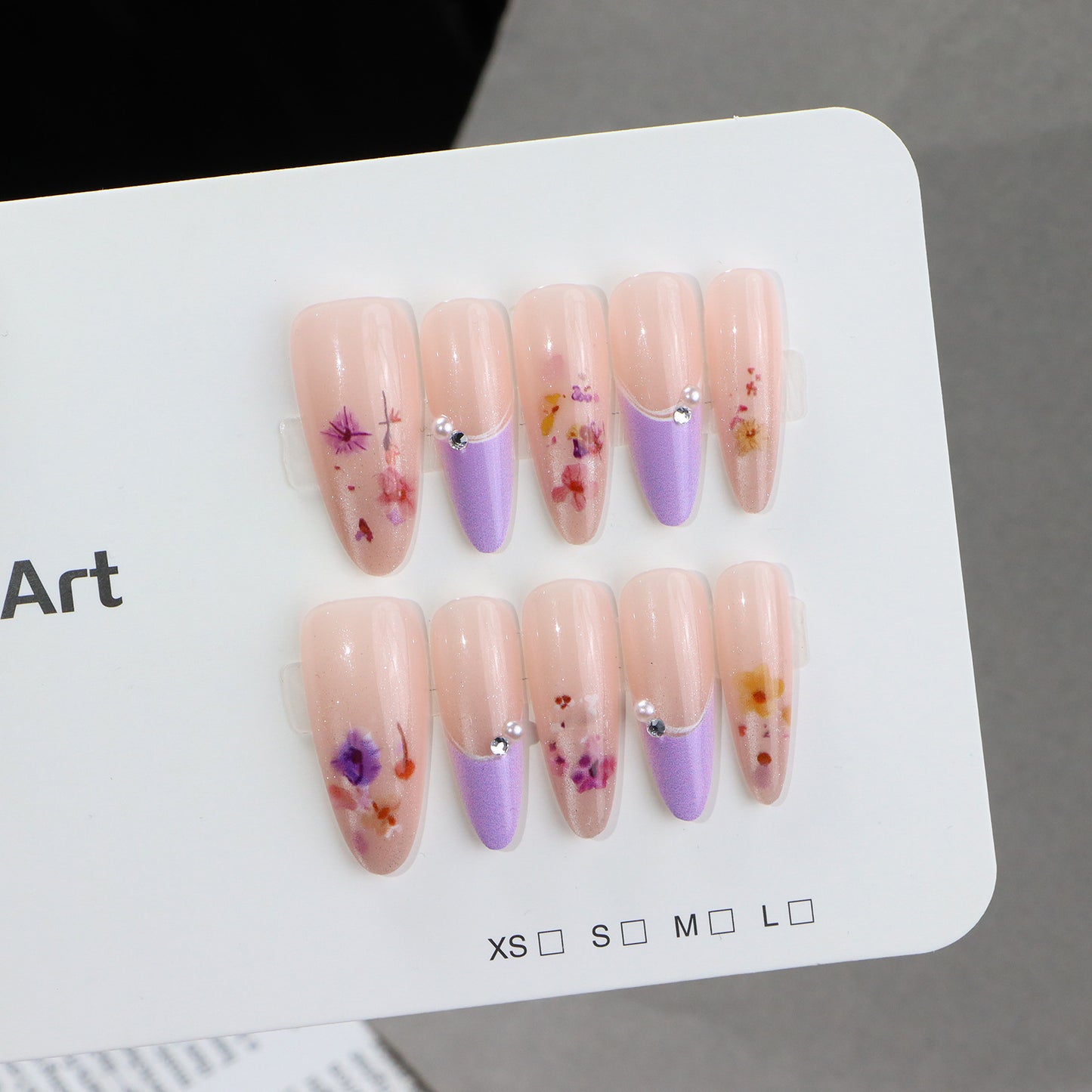 Blumenverzierte Press-On Nagelset Brehn