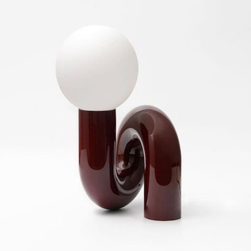Künstlerische Tischlampe mit einzigartigem Wirbel-Design