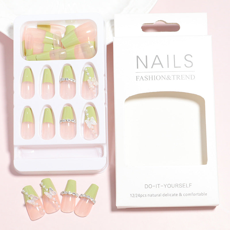 Dekorativer Press-On-Nagelset mit 3D-Akzenten Brehn
