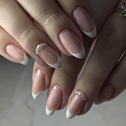 Elegante Kunstnägel mit Glitzerakzenten Brehn