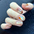 Künstlerisches Nagelset mit glänzendem Metallic-Finish Brehn