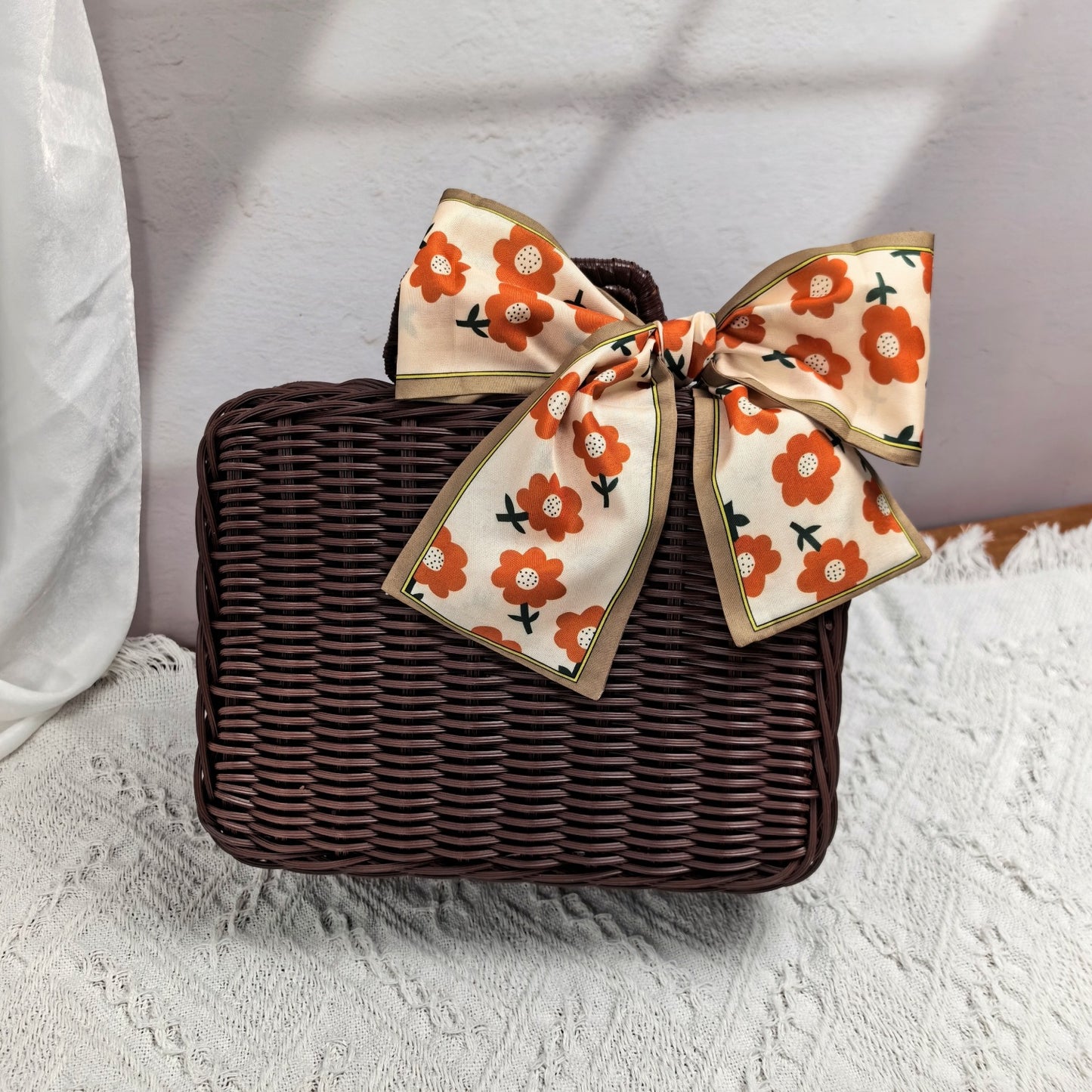 Damen eleganter Handtasche aus geflochtenem Material Brehn
