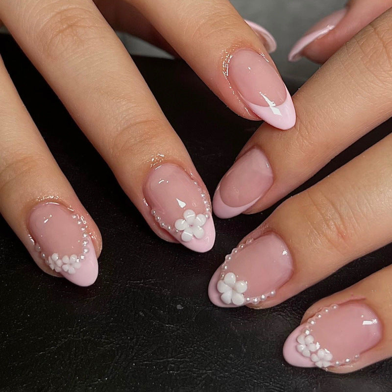 Künstliche Nagelkunst mit verspielten Punkten und Schleifen Brehn