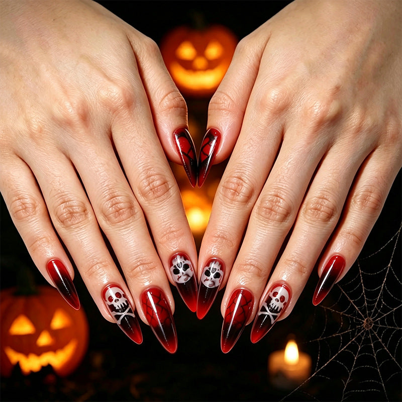 Kunstnagelset mit Halloween-Motiven und eleganten Akzenten Brehn