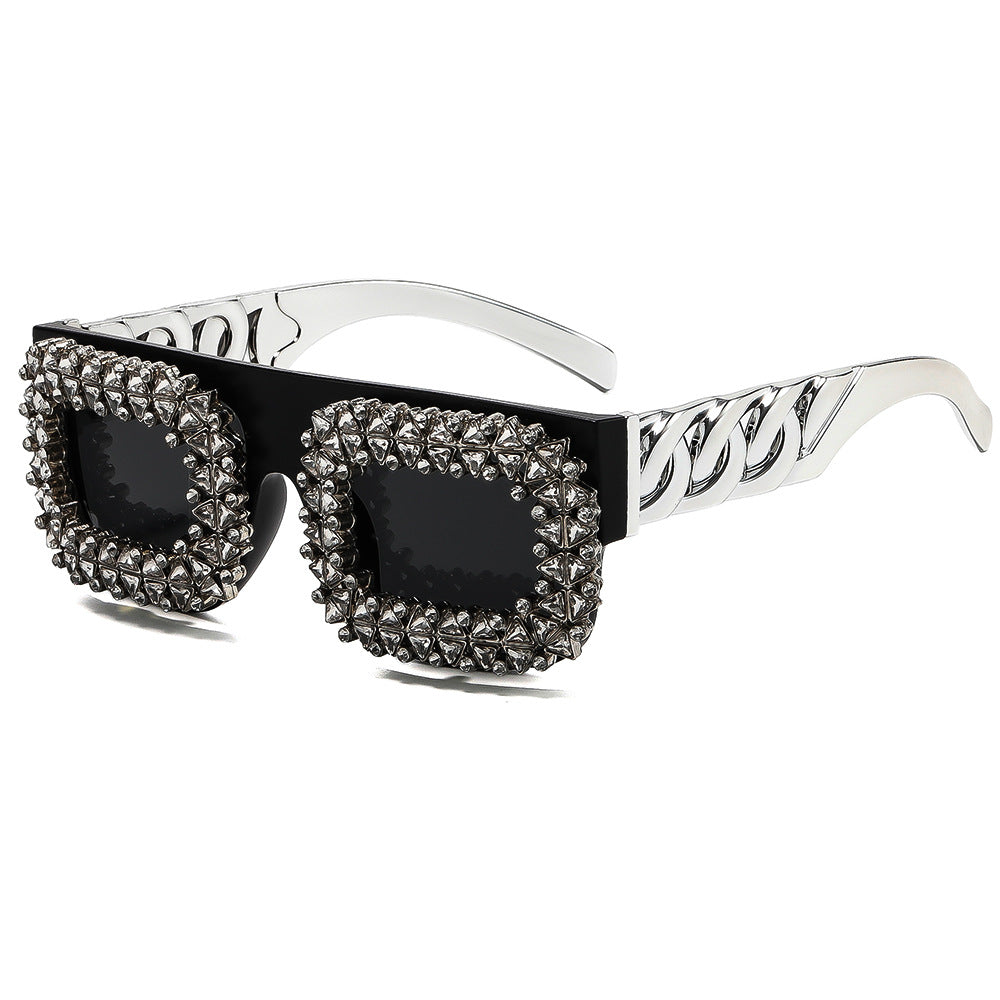Damen Designer-Sonnenbrille mit extravaganten Nietenverzierungen Brehn