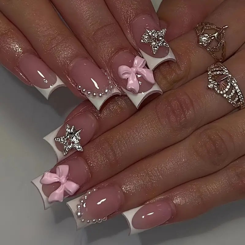 Künstliche Nagelspitzen mit glamourösem Schleifen und Strass-Design Brehn