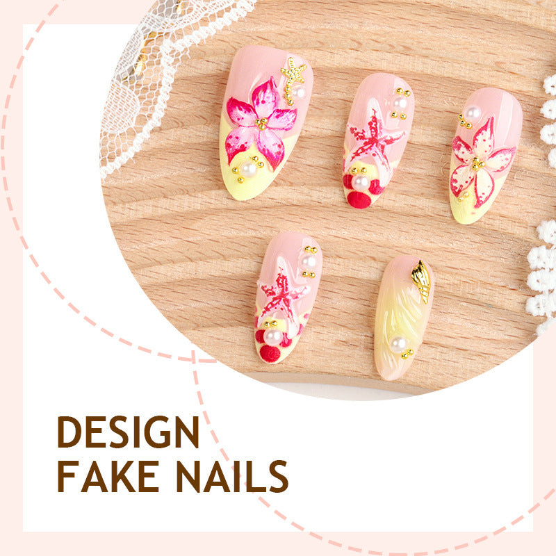 Kunstnagelset mit zarten floralen Verzierungen und Glitzerakzenten Brehn